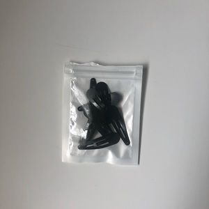 10 black clips